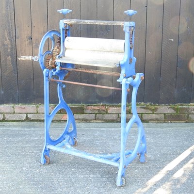 Lot 527 - A mangle