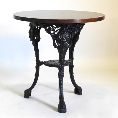 Lot 646 - A pub table