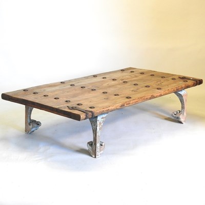 Lot 589 - An Indonesian coffee table