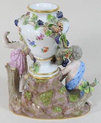 Lot 21 - A 19th century Meissen porcelain figural centrepiece