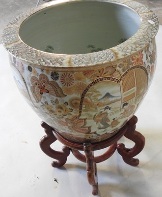 Lot 672 - A Chinese bowl