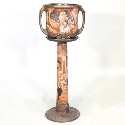 Lot 679 - A Bretby jardiniere