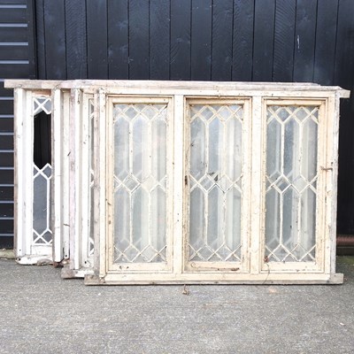 Lot 484 - A collection of windows