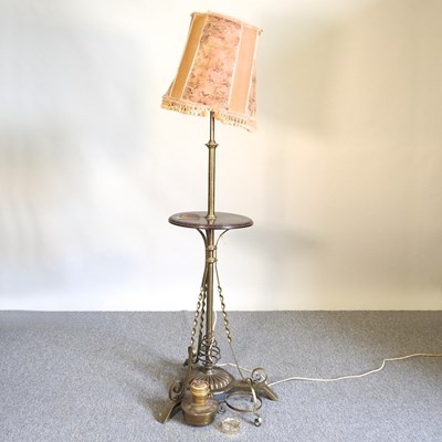 Lot 285 - An early 20th century brass telescopic standard lamp