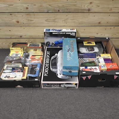 Lot 533 - A collection of models and toys