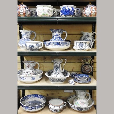 Lot 573 - A collection of china