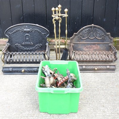 Lot 440 - A fire grate and metalwares