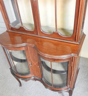 Lot 542 - An Edwardian cabinet