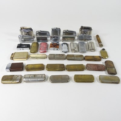 Lot 561 - A collection of lighters