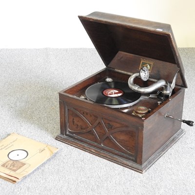 Lot 114 - An HMV gramophone