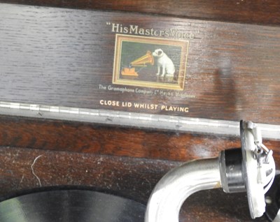 Lot 114 - An HMV gramophone