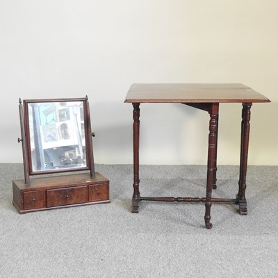 Lot 521 - A mirror and table