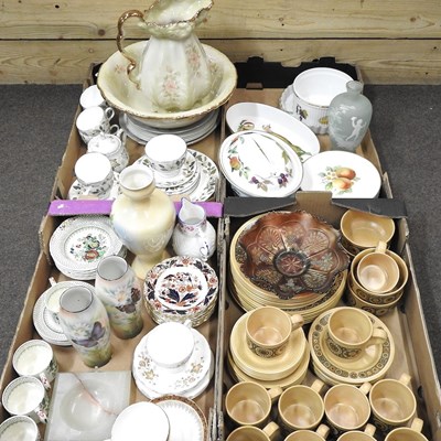 Lot 317 - A collection of china to include Worcester Evesham serving dishes