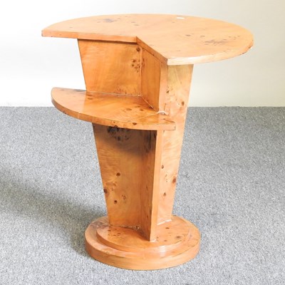 Lot 422 - An Art Deco table