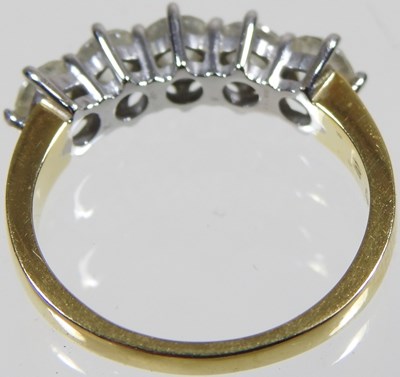 Lot 31 - An 18 carat gold diamond ring