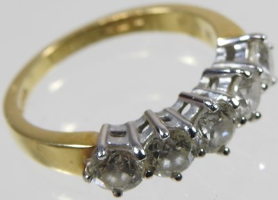 Lot 31 - An 18 carat gold diamond ring