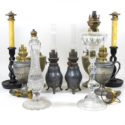 Lot 597 - A collection of oil lamps