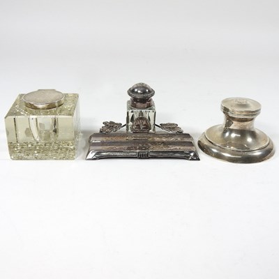 Lot 30 - An Edwardian silver capstan inkwell, Birmingham 1930