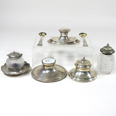 Lot 389 - A collection of inkwells