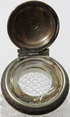 Lot 389 - A collection of inkwells