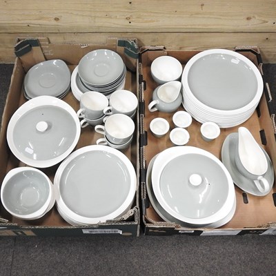 Lot 188 - A Wedgwood dinner service