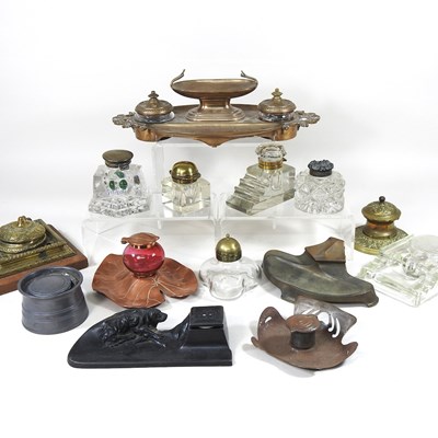 Lot 371 - A collection of inkwells