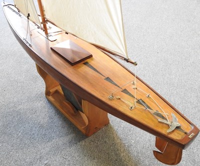 Lot 18 - A wooden pond yacht