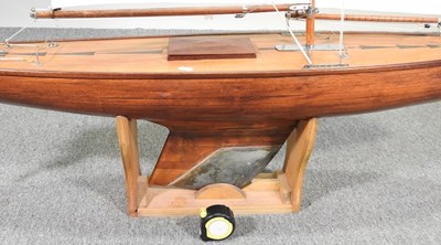 Lot 18 - A wooden pond yacht