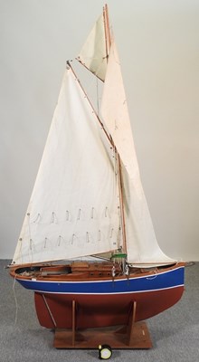 Lot 112 - A large model boat