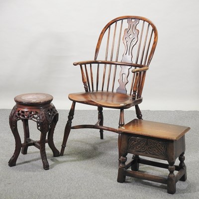 Lot 301 - A 20th century Windsor style armchair