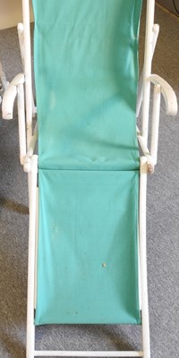 Lot 90 - A pair of deck chairs