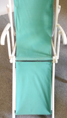 Lot 90 - A pair of deck chairs