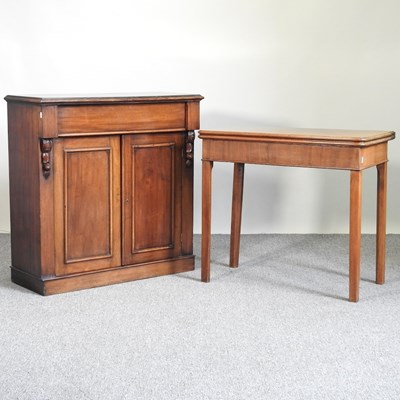 Lot 582 - A Victorian chiffonier and table