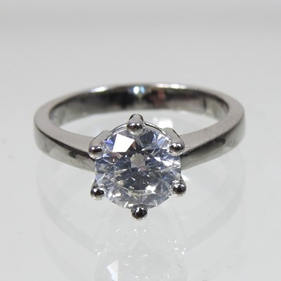 Lot 110 - A platinum set diamond solitaire ring