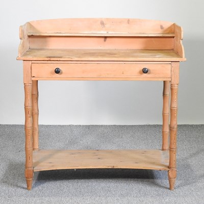 Lot 583 - A Victorian washstand