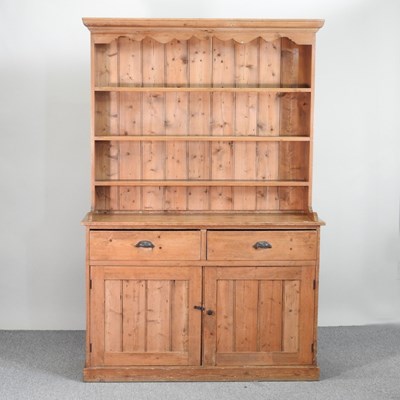 Lot 423 - An antique pine dresser