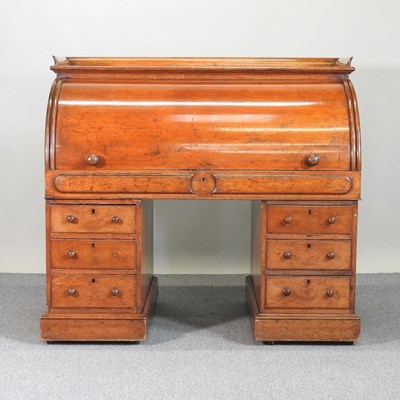 Lot 452 - A large Victorian oak cylinder desk