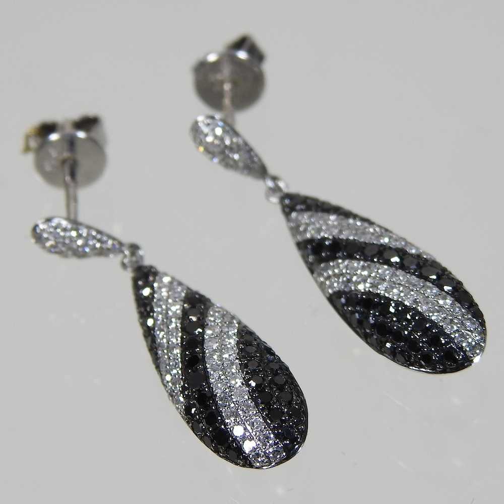 Lot 34 - A pair of 18 carat gold diamond pendant earrings