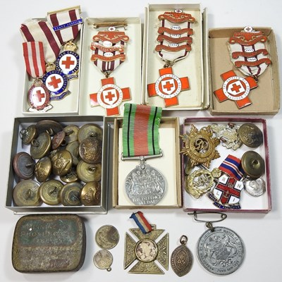 Lot 73 - A collection of military items
