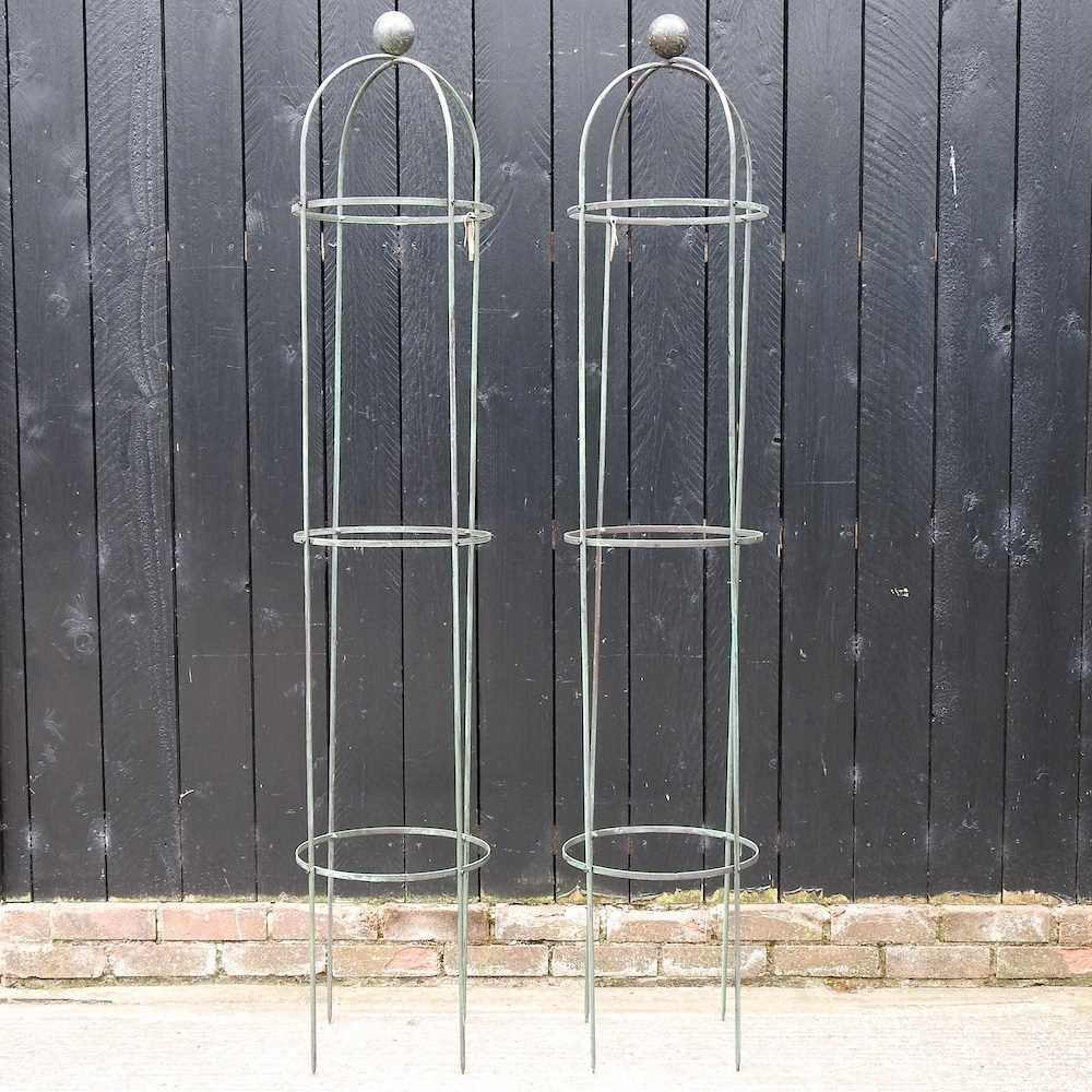 Lot 39 - A pair of garden obelisks