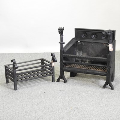 Lot 376 - A cast iron fire grate