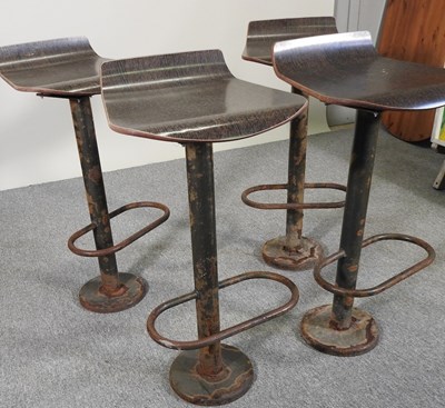 Lot 83 - A set of stools