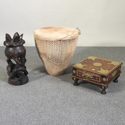 Lot 326 - An African drum, carving and table