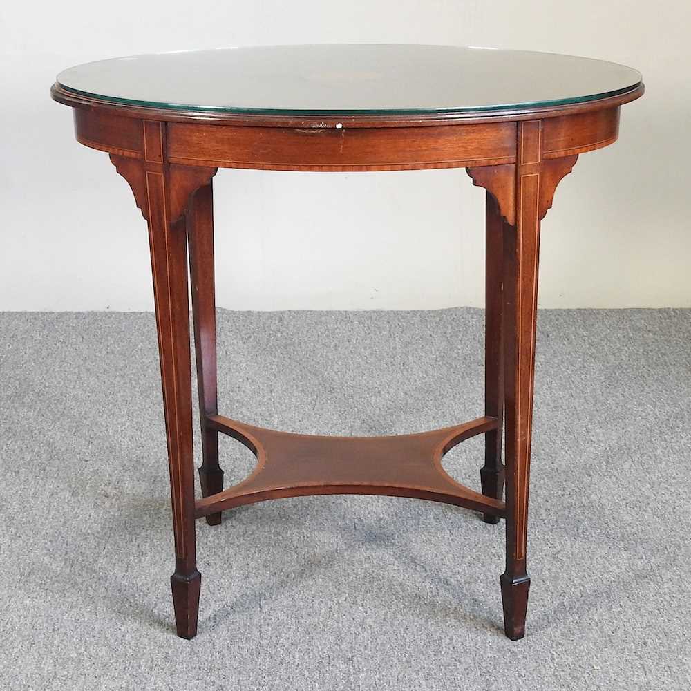 Lot 323 - An Edwardian table