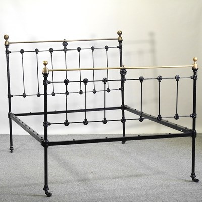 Lot 639 - An Edwardian painted iron and brass double bedstead