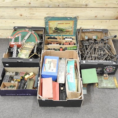 Lot 378 - A collection of Horby O gauge railway items