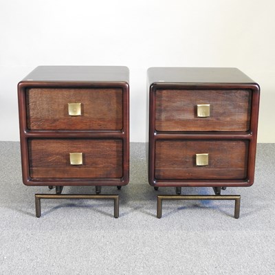 Lot 200 - A pair of modern bedside chests