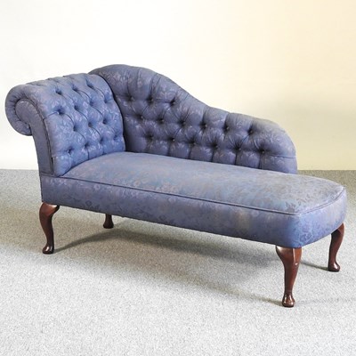 Lot 165 - A Victorian style blue chaise longue