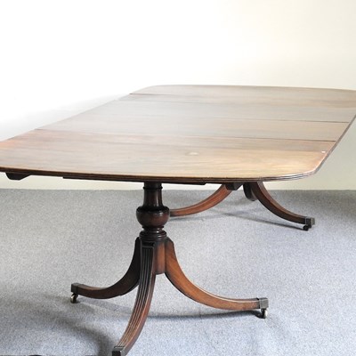 Lot 321 - A Regency style dining table