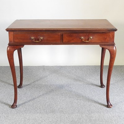 Lot 419 - An early 20th century writing table